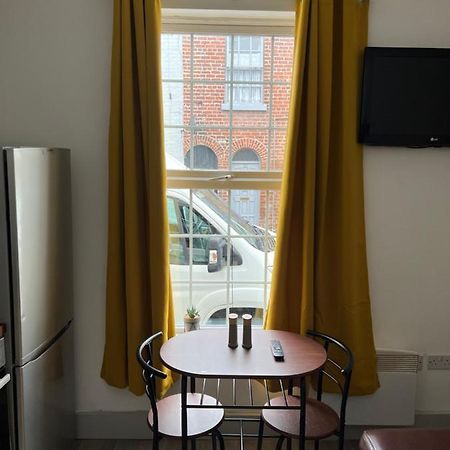 Ground Floor Two Bed Cairo Street Apartment Уорингтън Екстериор снимка