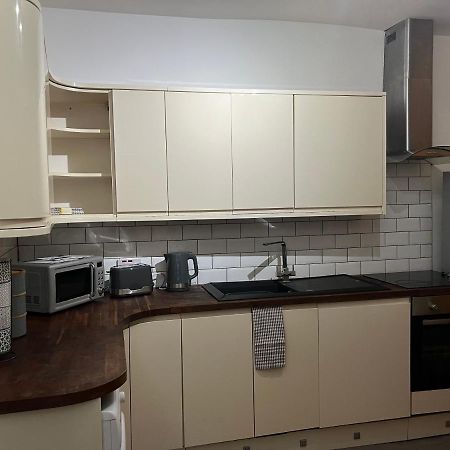 Ground Floor Two Bed Cairo Street Apartment Уорингтън Екстериор снимка