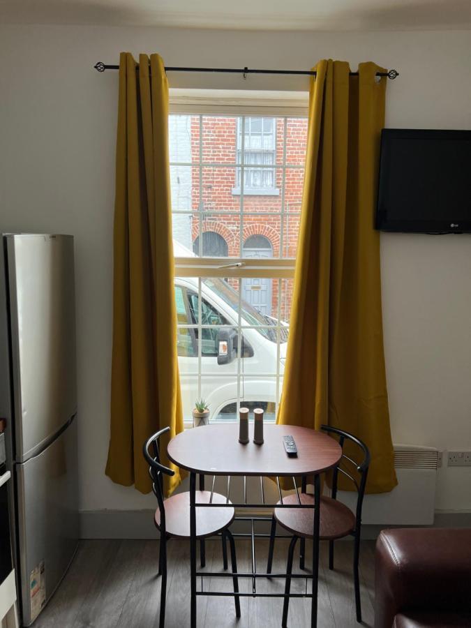 Ground Floor Two Bed Cairo Street Apartment Уорингтън Екстериор снимка