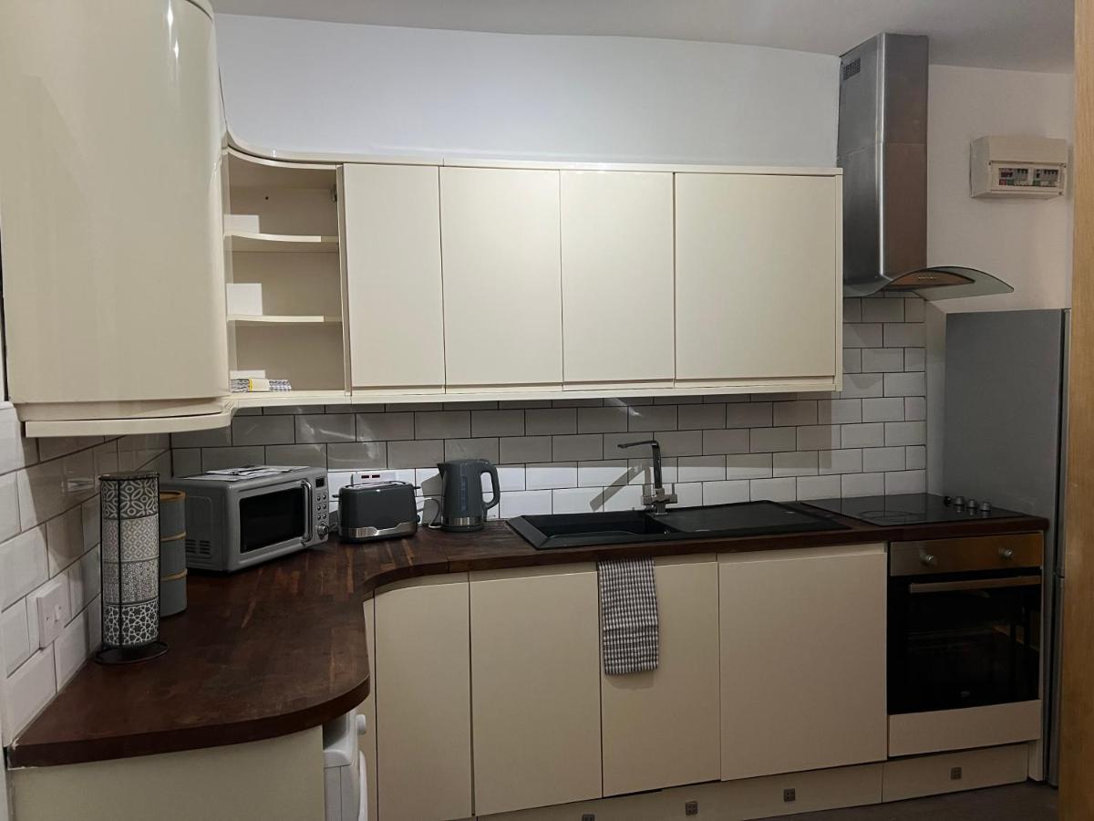 Ground Floor Two Bed Cairo Street Apartment Уорингтън Екстериор снимка