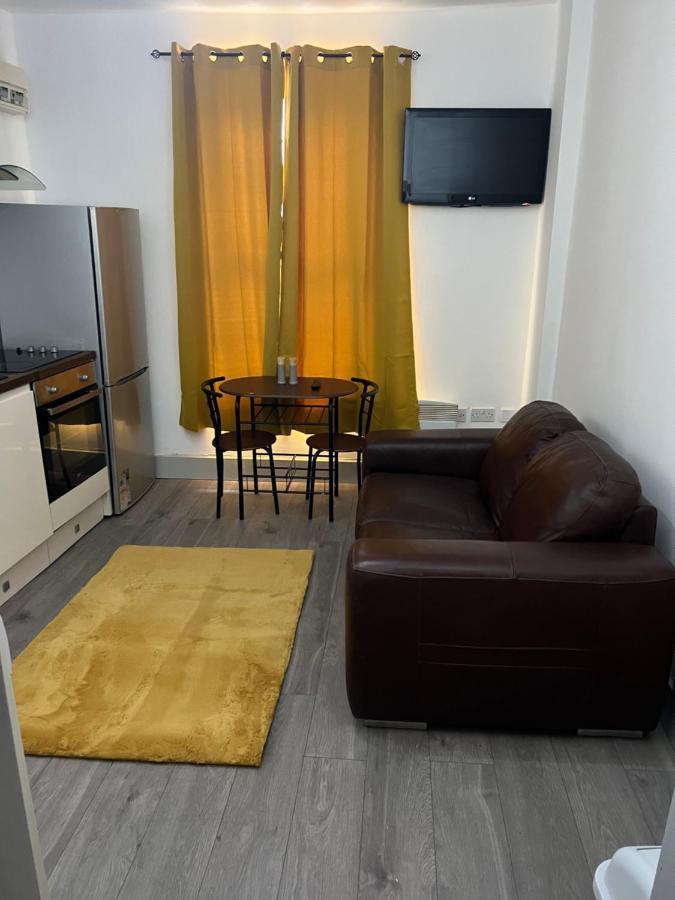 Ground Floor Two Bed Cairo Street Apartment Уорингтън Екстериор снимка